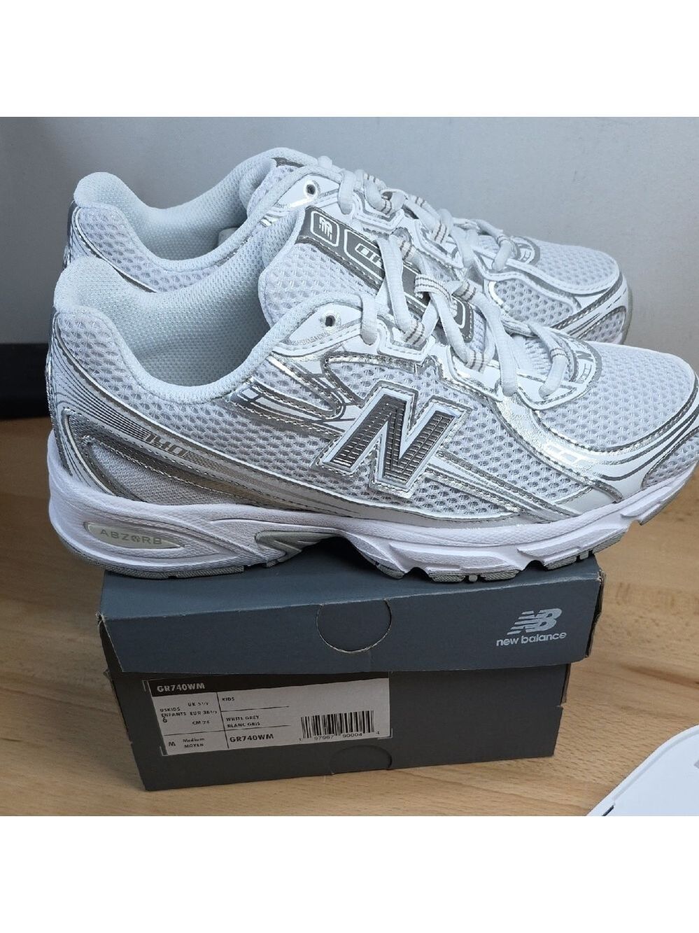 New Balance Kids 6 White and Silver Athletic Shoes